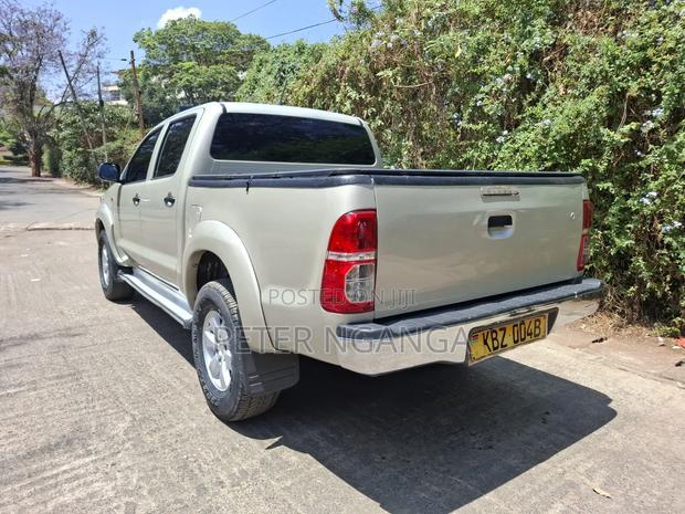 Toyota Hilux 2013 Gold