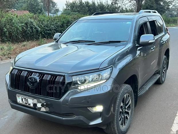 Toyota Land Cruiser Prado 2.8 2017 Black