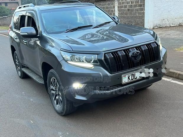 Toyota Land Cruiser Prado 2.8 2017 Black