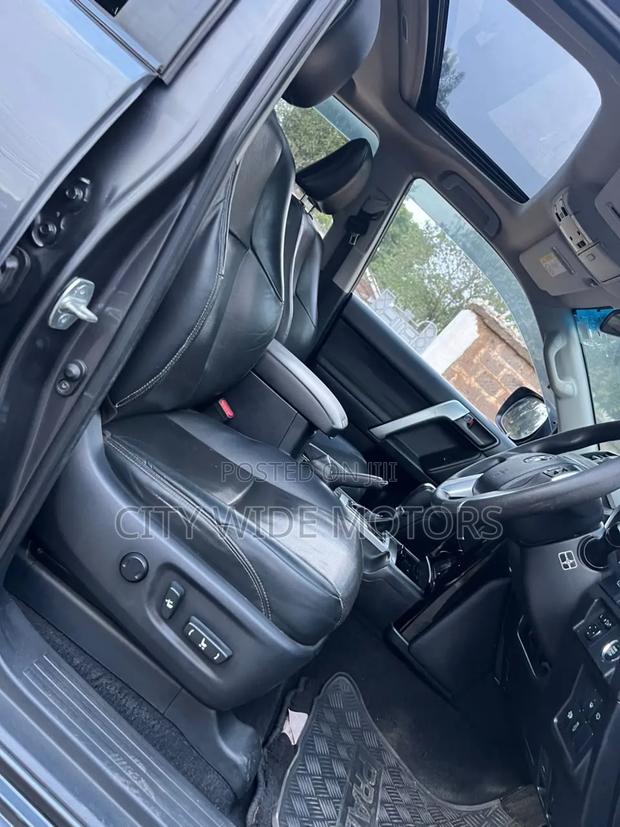 Toyota Land Cruiser Prado 2.8 2017 Black