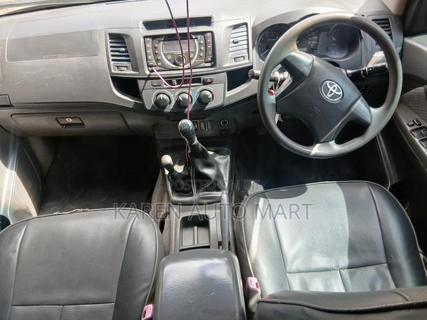 Toyota Hilux 2012 Gray