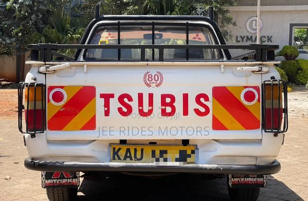 Mitsubishi L200 2005 Ivory