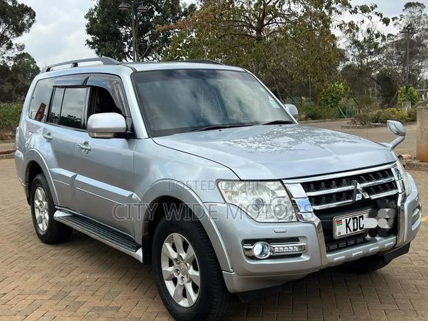 Mitsubishi Pajero 2015 Silver