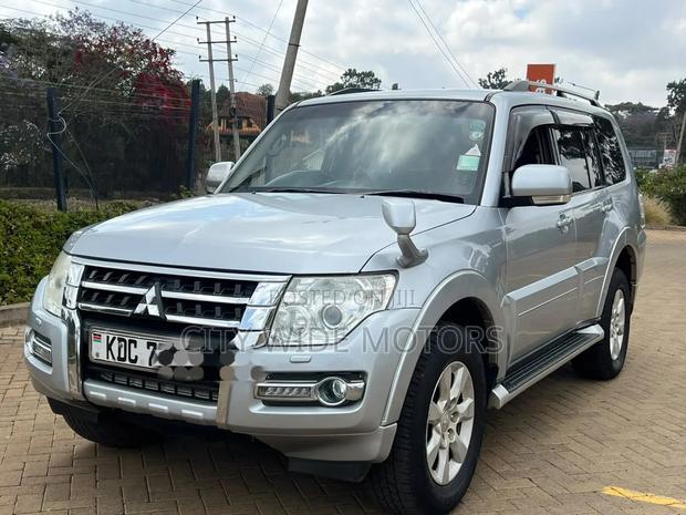Mitsubishi Pajero 2015 Silver