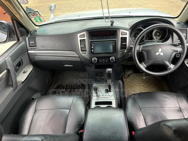 Mitsubishi Pajero 2015 Silver