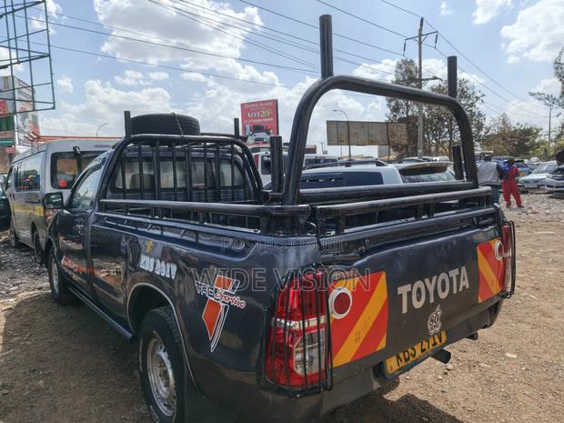 Toyota Hilux 2010 Gray