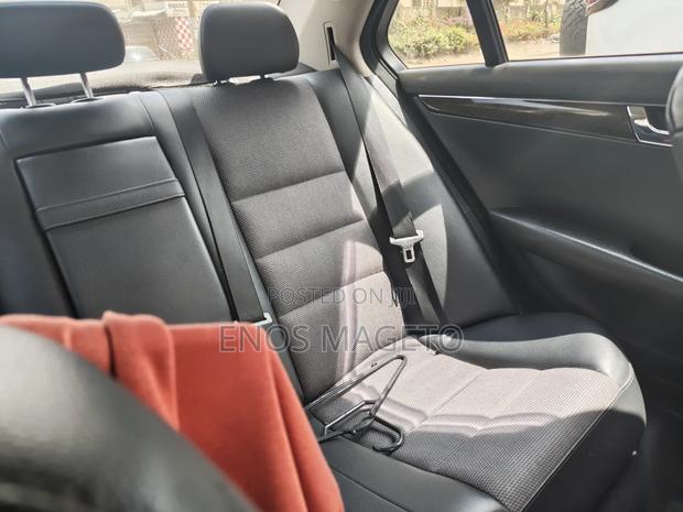 Mercedes-Benz C200 2010 Black