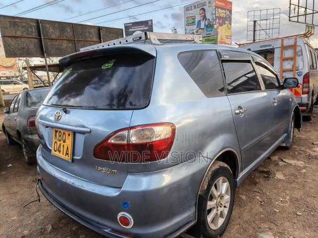 Toyota Ipsum 2004 Blue