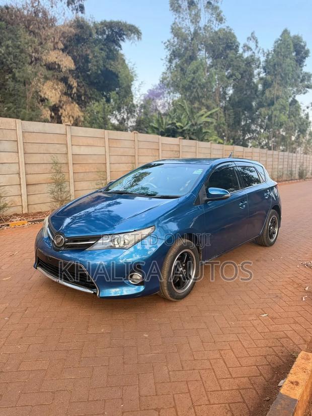 Toyota Auris 2014 Blue