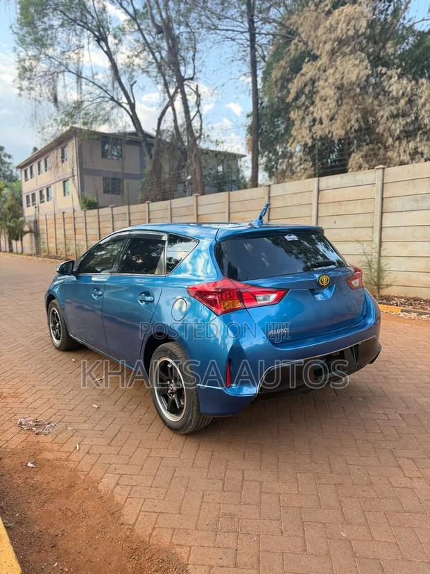 Toyota Auris 2014 Blue