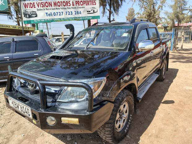 Toyota Hilux 2004 Gray