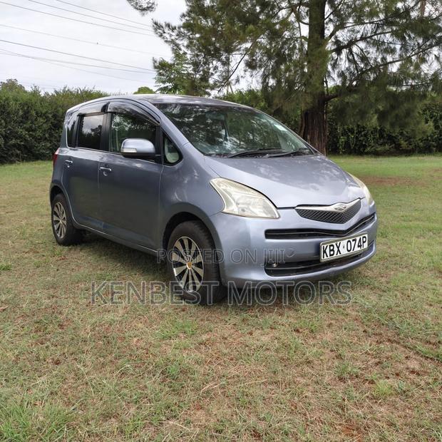 Toyota Ractis 2006 Blue
