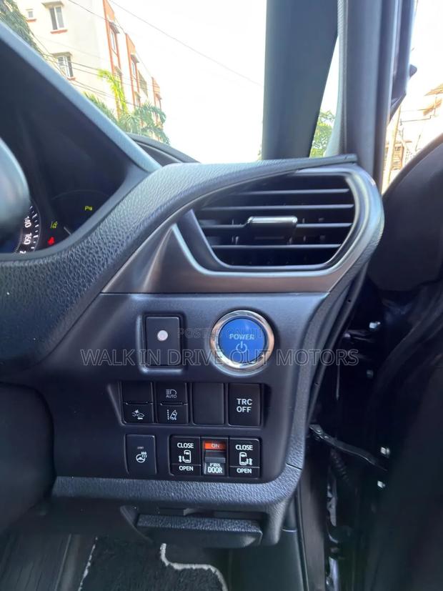 Toyota Esquire 2019 Black