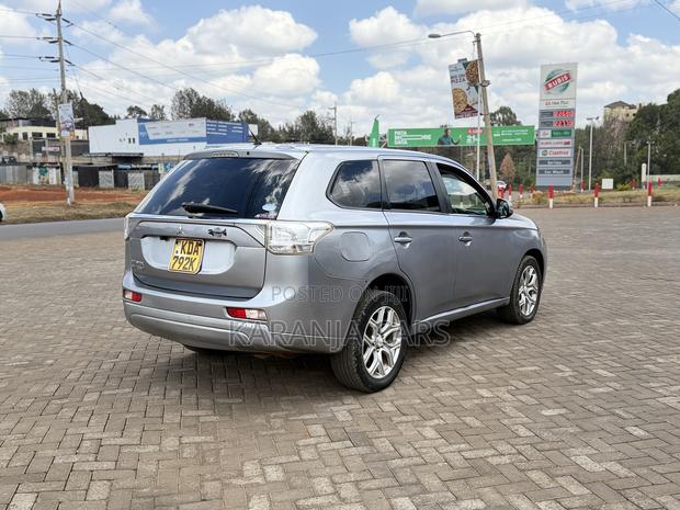 Mitsubishi Outlander 2.0 PHEV AWD 2014 Silver