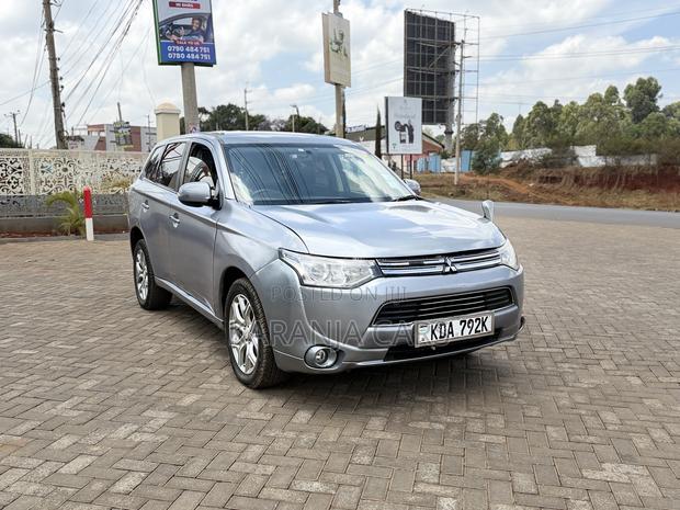 Mitsubishi Outlander 2.0 PHEV AWD 2014 Silver