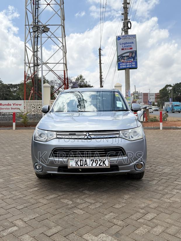 Mitsubishi Outlander 2.0 PHEV AWD 2014 Silver