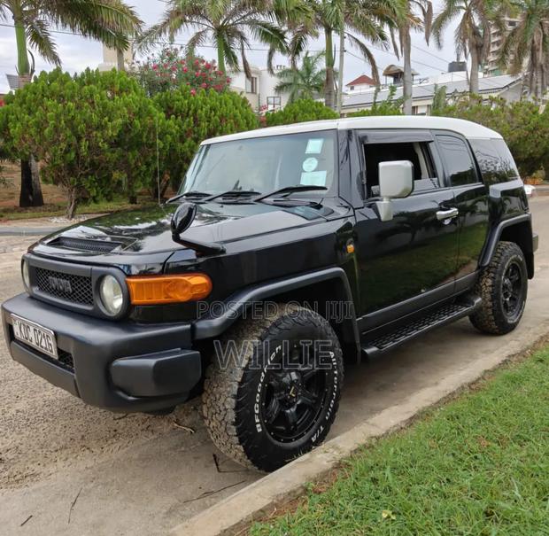 Toyota FJ Cruiser 2013 Black