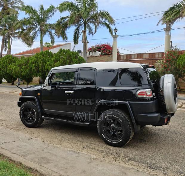 Toyota FJ Cruiser 2013 Black