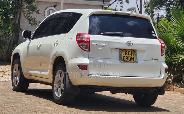 Toyota RAV4 2009 White