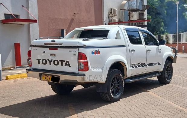 Toyota Hilux 2013 White