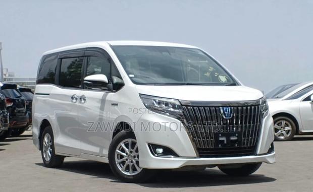 Toyota Esquire 1.8 FWD Hybrid (7 seater) 2019 White