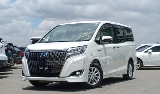 Toyota Esquire 1.8 FWD Hybrid (7 seater) 2019 White