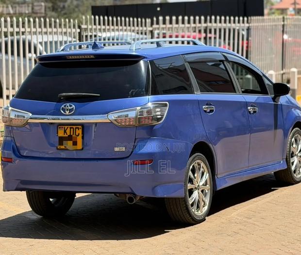 Toyota Wish 2014 Blue