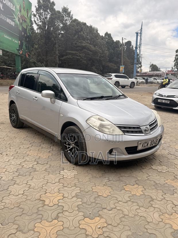 Nissan Tiida 2012 Silver