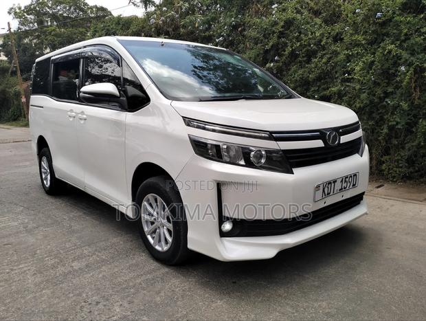 Toyota Noah 2017 White