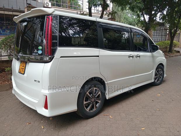 Toyota Noah 2.0 AWD (7 Seater) 2019 Silver