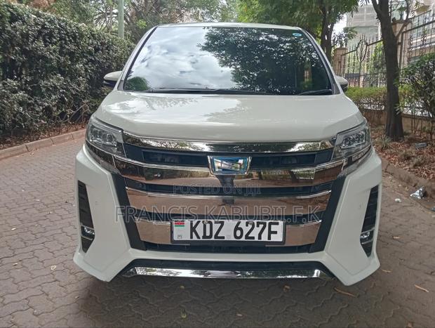 Toyota Noah 2.0 AWD (7 Seater) 2019 Silver