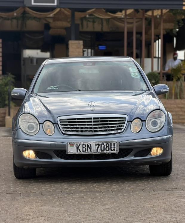Mercedes-Benz E200 2005 Gray