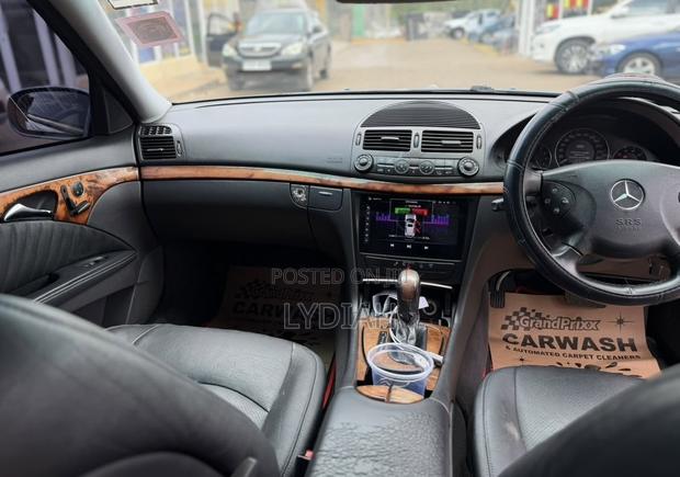Mercedes-Benz E200 2005 Gray