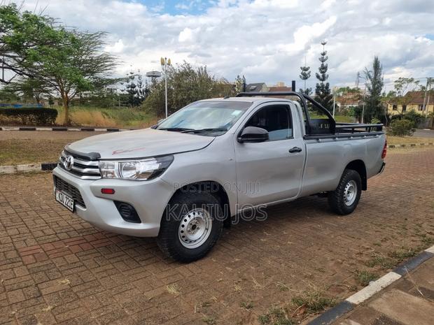 Toyota Hilux 2018 Gray