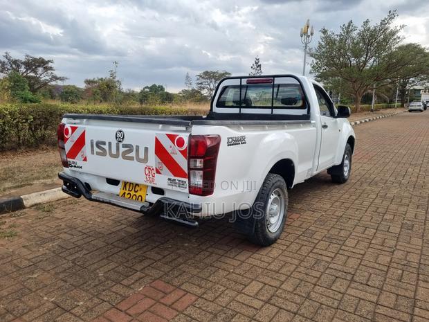 Isuzu D-MAX 2021 White