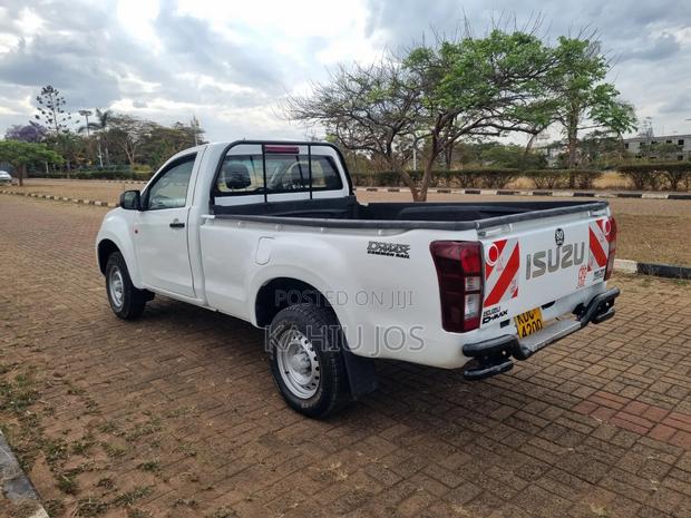 Isuzu D-MAX 2021 White