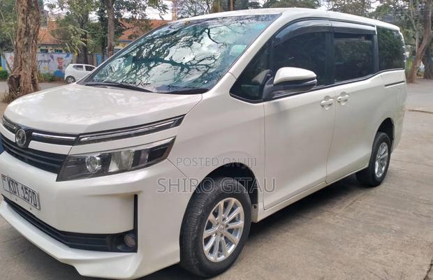 Toyota Noah 2017 White