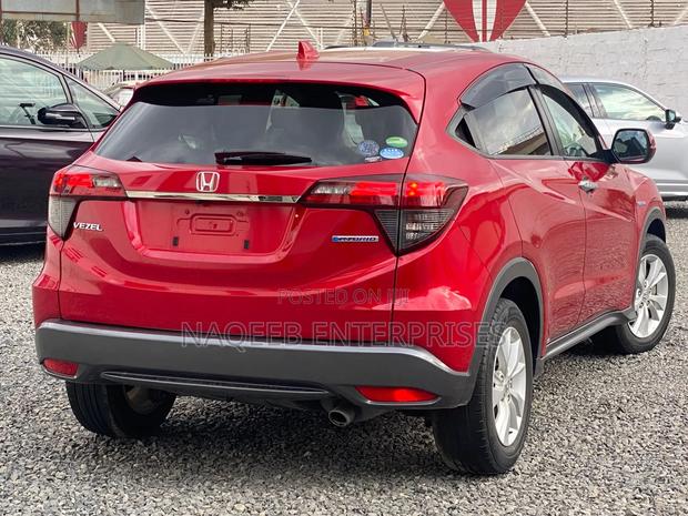 Honda Vezel 2019 Maroon