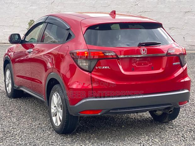 Honda Vezel 2019 Maroon