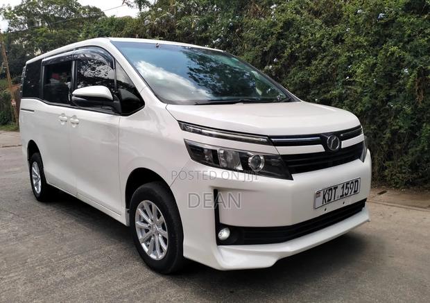 Toyota Noah 2017 White