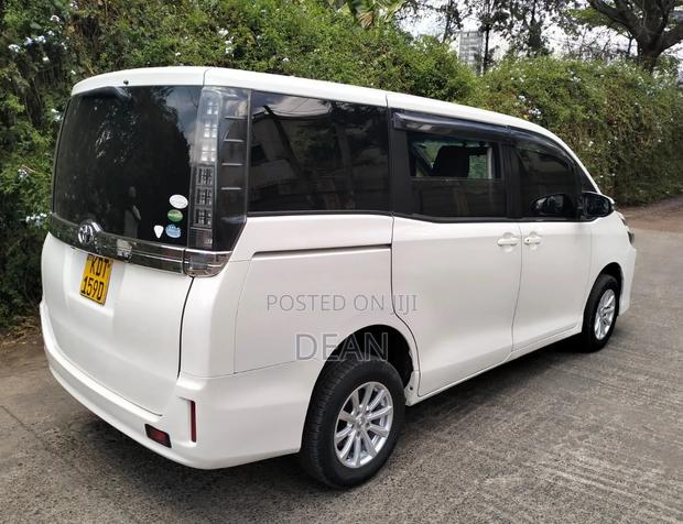 Toyota Noah 2017 White