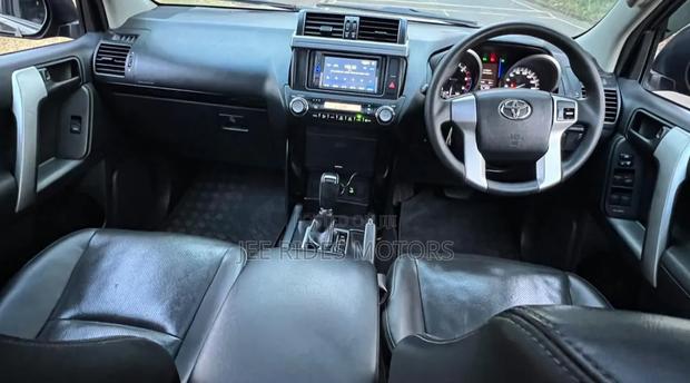 Toyota Land Cruiser Prado 2.8 2017 Gray
