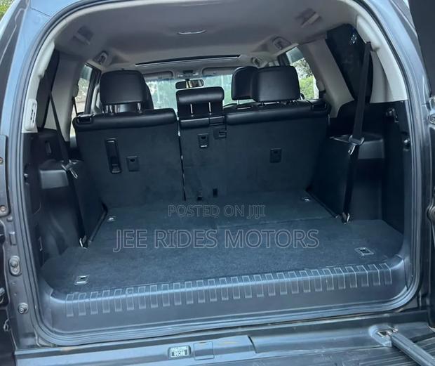 Toyota Land Cruiser Prado 2.8 2017 Gray