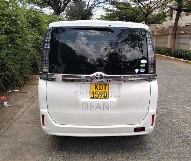 Toyota Noah 2017 White