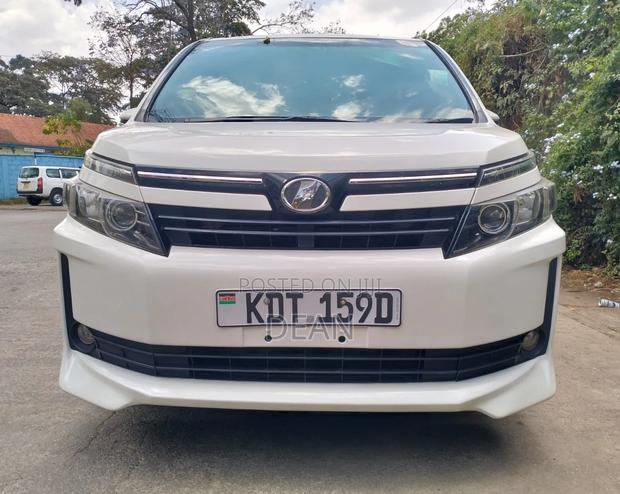 Toyota Noah 2017 White