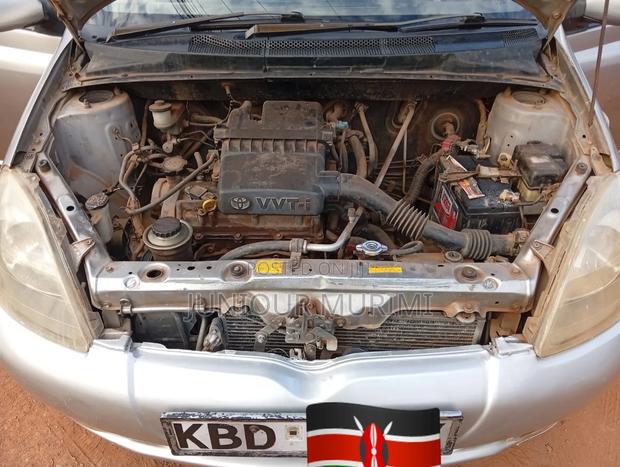 Toyota Vitz 2001 Silver
