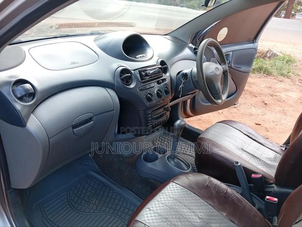 Toyota Vitz 2001 Silver