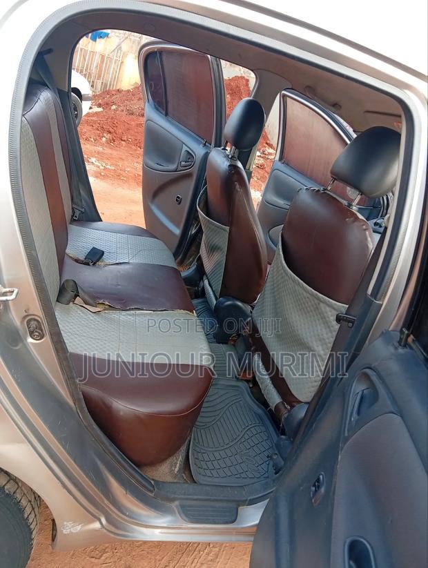 Toyota Vitz 2001 Silver