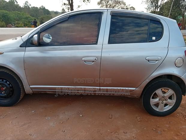 Toyota Vitz 2001 Silver