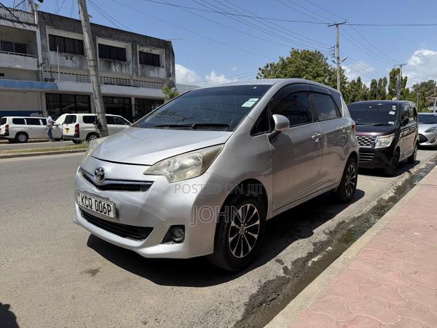 Toyota Ractis 2011 Silver